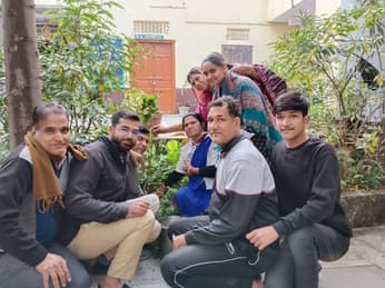 Rajasthan Election 2023 : मतदान के बाद रोपे पौधे, युवा मतदाताओं ने मतदान दिवस को बनाया यादगार