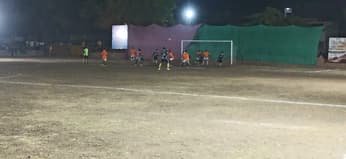 Video news-दूधिया रोशनी में चल रही लीजेंड फुटबॉल ट्रॉफी में खिलाड़ी दिखा रहे जौहर
