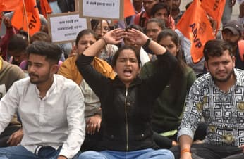 देखें Video : #Ratlam में ABVP का नशे के ​खिलाफ जोरदार प्रदर्शन, ये बात बोली छात्राएं