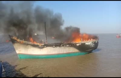 Jaffarabad: fire in the boat