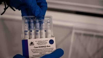 Delhi CM Kejriwal said, when will people start get Russian vaccine?