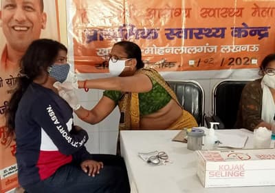 ग्रामीणों को टीकाकरण के प्रति जागरूक करने में जुटी चाइल्ड लाइन
