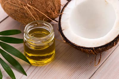 Benefits Coconut Oil for Skin: सर्दियों में लगाएं नारियल तेल जिससे आपकी त्वचा रहेंगी मुलायम