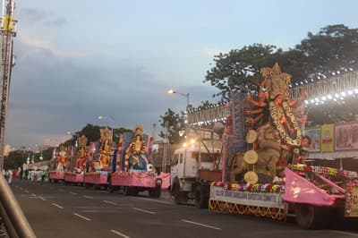 WEST BENGAL CARNIWAL--कार्निवल में देवी दुर्गा की 95 बेहतरीन प्रतिमाएं प्रदर्शित