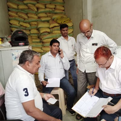Stock and price list missing from fertilizer shops, officials inspected