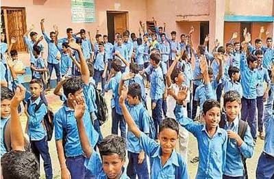​SriGanganagar शिक्षक को अब बच्चों की यूनिफॉर्म का रखना होगा हिसाब किताब