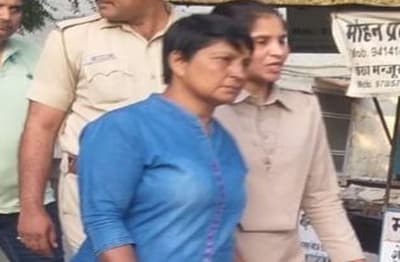 तबादला कराने के नाम पर 1 लाख रुपए हड़पने के आरोप में गिरफ्तार महिला को जेल भेजा
