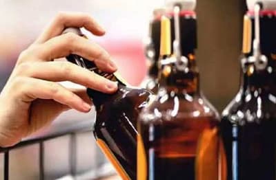 Liquor shops found open after 8 pm in night, police action started