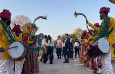 यू20 का हिस्सा बने विदेशी मेहमानों ने रिक्शा से घूमा अहमदाबाद