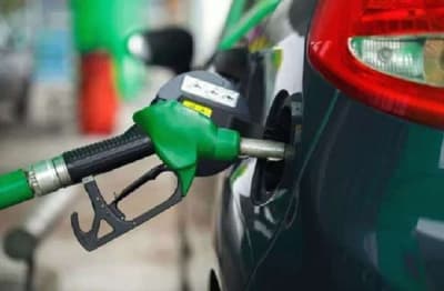 Petrol Diesel Update: कच्चे तेल की बढ़ी कीमतों के बीच बदले यूपी में पेट्रोल-डीजल के दाम