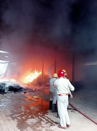 बीएसपी के एसएलआरएम सेंटर के ट्रेंचिंग ग्राउंड में लगी आग