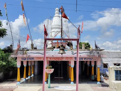पसर देवी मंदिर पर चोरो का धावा, छत पर लगे कलश व त्रिशुल को ले गए चोर