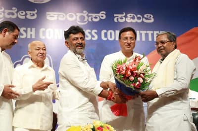 कर्नाटक  कांग्रेस विधायक दल की मीटिंग में सिद्धारमैया सीएम तो डीके शिवकुमार डिप्टी सीएम चुने गए