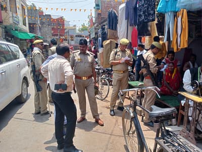 Chitrakoot News: रोड में अतिक्रमण करने वाले दुकानदारों पर चला प्रशासन का चाबुक,इतने के कटे चालान