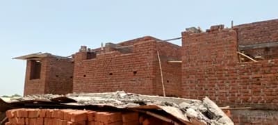 Chitrakoot News: हेल्थ वेलनेस सेंटर बिल्डिंग का घटिया निर्माण,शटरिंग हटाते ही बिल्डिंग की दीवार ढही,अब.....