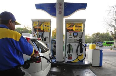 Petrol Diesel Price Today : पेट्रोल-डीजल के दामों में कटौती की उम्मीद शून्य