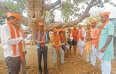 CG Politics: BJP started door-to-door contact campaign from village