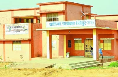 श्योपुर में अब छात्रावासों को गोद लेंगे अफसर