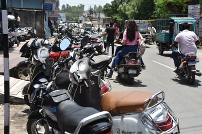 भीलवाड़ा की सड़क पर पार्किंग, परेशान जनता, जिम्मेदार मौन