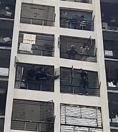SURAT VIDEO NEWS : दमकल ने नौवीं मंजिल के फ्लैट में फंसी महिला को बचाया