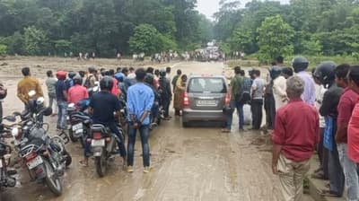 UP Weather Alert: 8 जिलों में भीषण बारिश का अलर्ट, भूस्खलन से दिल्ली देहरादून हाइवे बंद,भारी बारिश से उफान पर गंगा—जमुना
