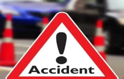 Road Accident :जगदलपुर में भीषण हादसा, समारोह से लौट रही पिकअप पलटी, 32 लोग घायल