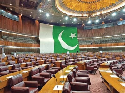 pakistan_flag_in_assembly.jpg