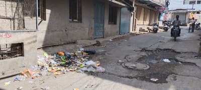 Garbage piled up in the city's ward, vehicles did not reach to collect garbage from homes