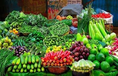 प्याज की कीमत हुई कड़वी.. अदरक, लहसुन और करेले के गिरे दाम, फटाफट देखें बाजार में सब्जियों का भाव