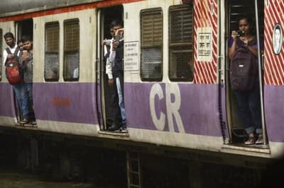 wearing fake jewels miscreants caught thinking real threw out of train