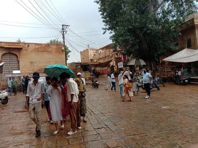 Video: Rain showers:- Roads and streets submerged in Jaisalmer since morning