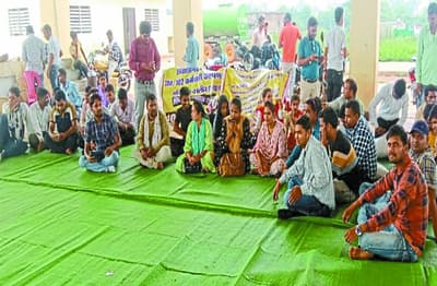 All employees of Mahtari 102 leave for Raipur to protest