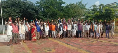 Farmers of 12 villages decided to boycott elections, demonstrated by shouting slogans