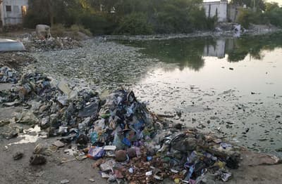 टोंक शहर में बदबू से लोग परेशान, गंदगी से अटे तालाब