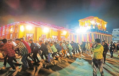 Ceremony of flower chariot completed in historical Bastar Dussehra