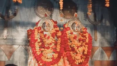 मां चंडिका देवी बक्सर: उत्तर मुखी मां गंगा हमेशा सीढ़ियों से सटकर बहती हैं, माता के दो विग्रह में स्थापित