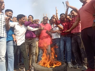 लाहोटी का टिकट काटने का विरोध, कार्यकर्ताओं ने भाजपा कार्यालय के बाहर टायर जलाकर किया विरोध