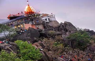 Navratri Puja 2023 : देवी मंदिरों में अष्टमी हवन आज, पदयात्रियों की संख्या घटी