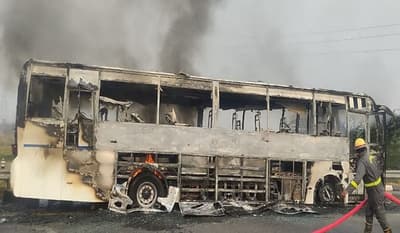 Agra-Lucknow Expressway Luxury bus burnt