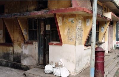 Thieves broke the door of Dongargaon post office Rajnandgaon news