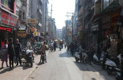 तंग बाजारों में 'सांस' लेने लगी सड़कें