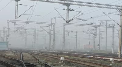 Train speed slowed down due to fog, dozens of trains arrived hours late