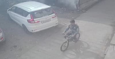 पहले चुराई बच्चे की साइकिल फिर उसी पर बैठकर भाग गया चोर