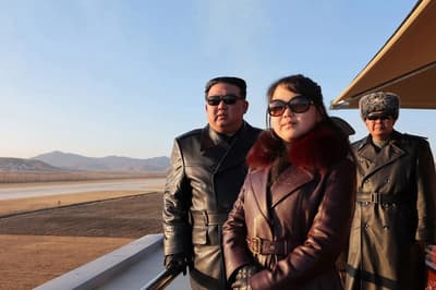 उत्तर कोरिया : कौन हैं किम जू ऐ, जिसे बताया जा रहा किम जोंग की उत्तराधिकारी